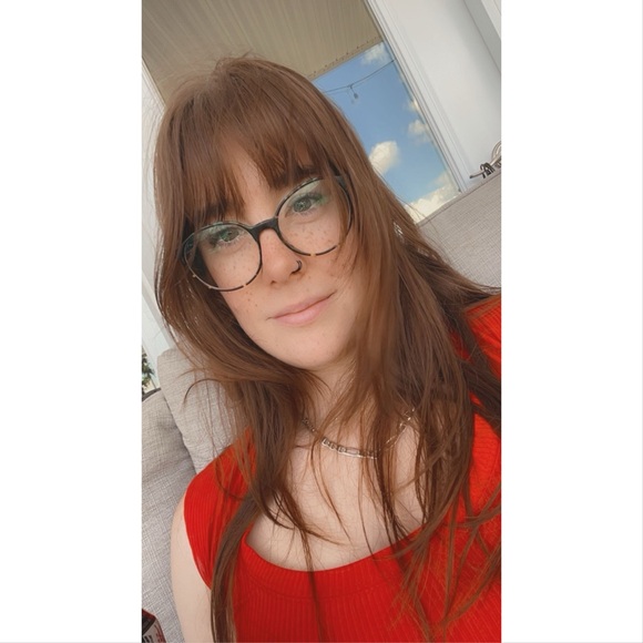 Meet your Posher, Samantha - Picture 1 of 2